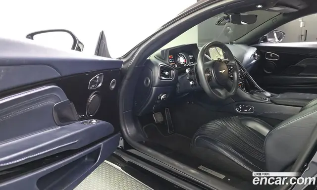 Aston Martin DB11 2017 5.2 автомат (гидро), миниатюра 10