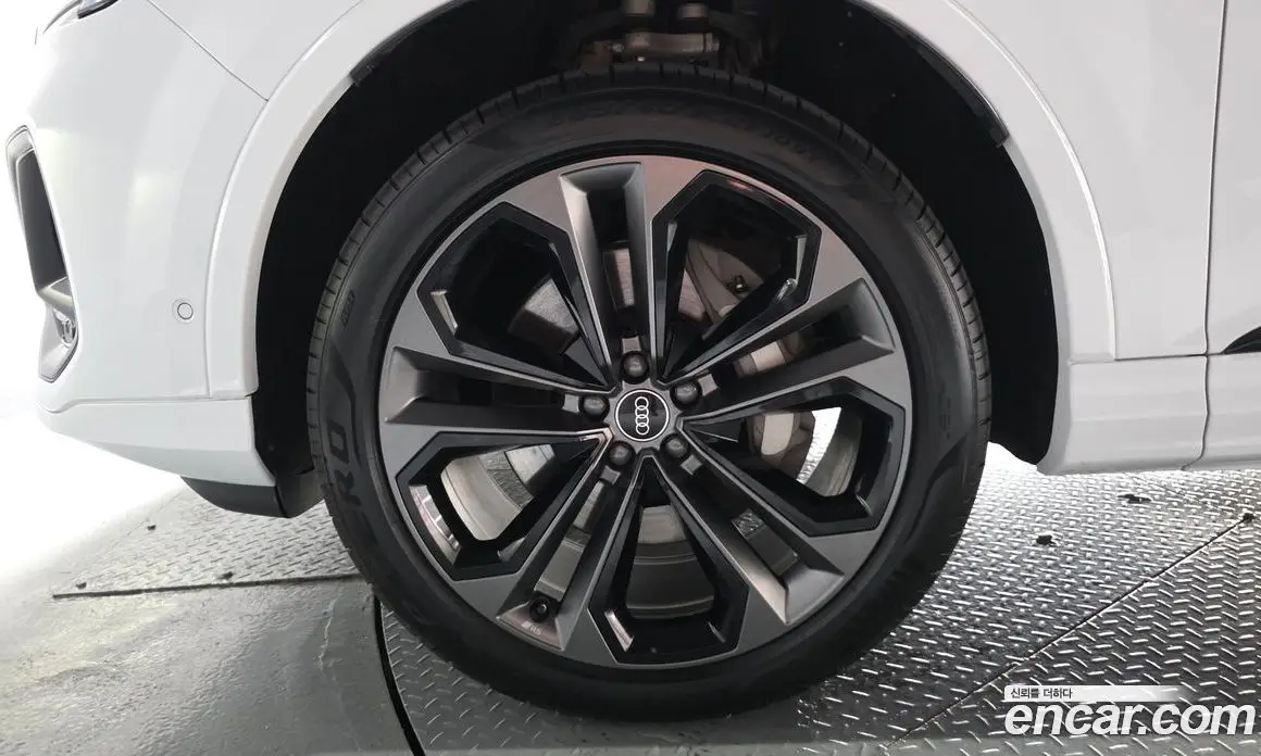Audi Q7 2025 3.0 автомат (гидро), фото 5