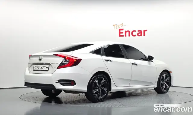 Honda Civic 2017 2.0 автомат (гидро), миниатюра 2