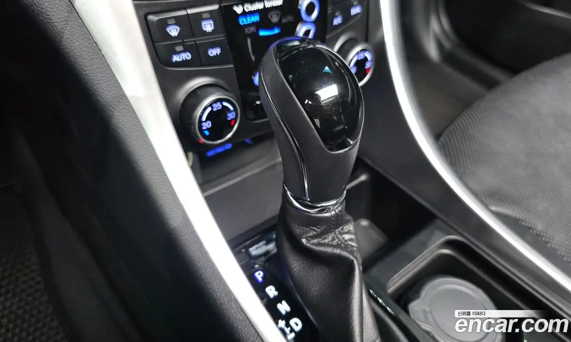 Hyundai Sonata 2012 2.0 автомат (гидро), фото 9