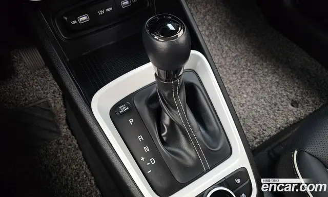 Hyundai Venue 2022 1.6 автомат (гидро), миниатюра 9