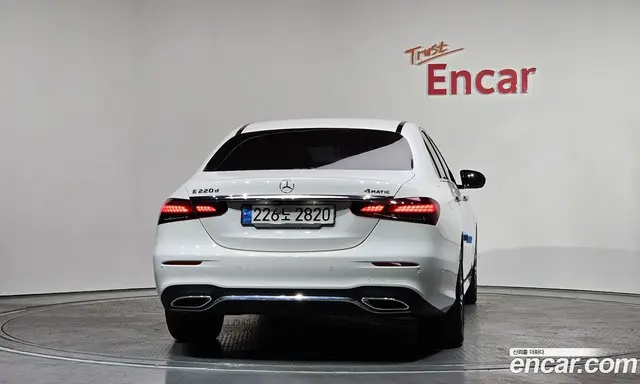 Mercedes-Benz E-Class 2022 1.9 автомат (гидро), миниатюра 4 Mercedes-Benz E-Class 2022 1.9 автомат (гидро), миниатюра 4