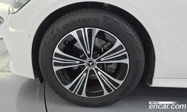 Mercedes-Benz E-Class 2025 2.0 автомат (гидро), миниатюра 5