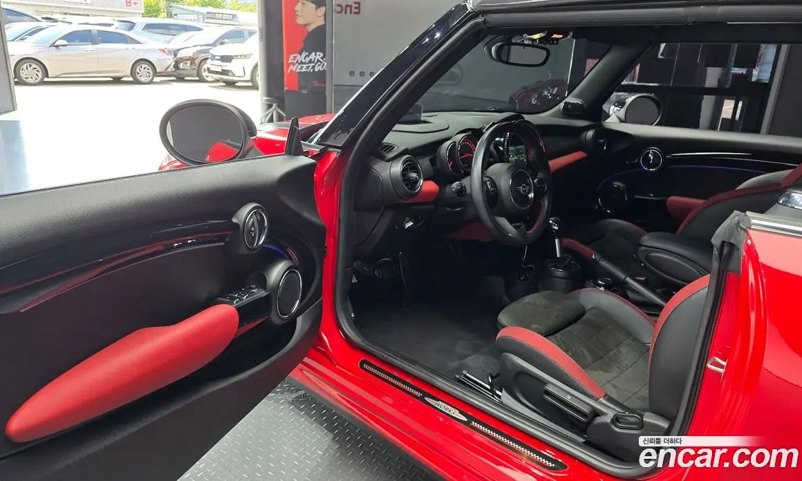 Mini Cooper Convertible 2019 2.0 автомат (гидро), фото 10 Mini Cooper Convertible 2019 2.0 автомат (гидро), фото 10