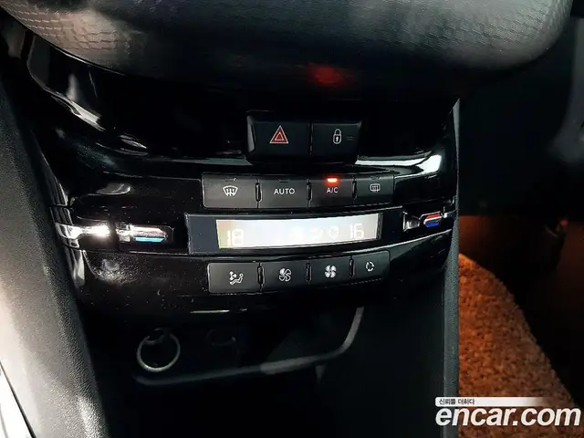 Peugeot 2008 2018 1.6 автомат (робот), миниатюра 12