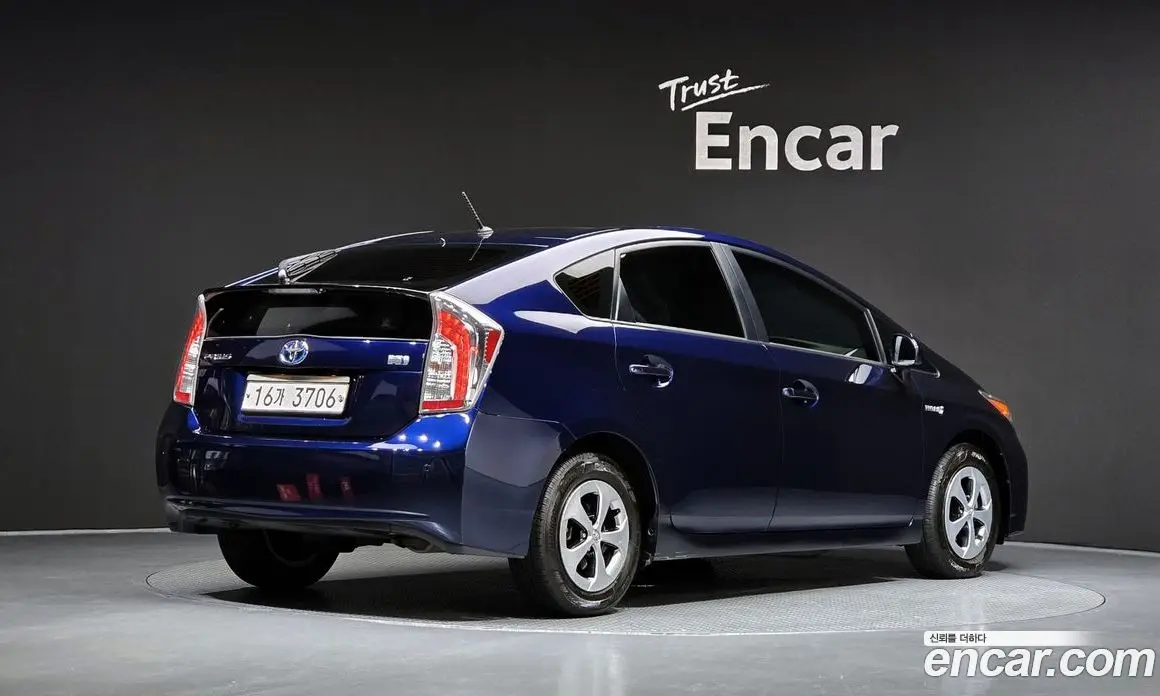 Toyota Prius 2012 1.8 автомат (гидро), фото 2 Toyota Prius 2012 1.8 автомат (гидро), фото 2