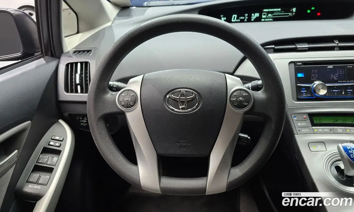 Toyota Prius 2012 1.8 автомат (гидро), фото 13 Toyota Prius 2012 1.8 автомат (гидро), фото 13
