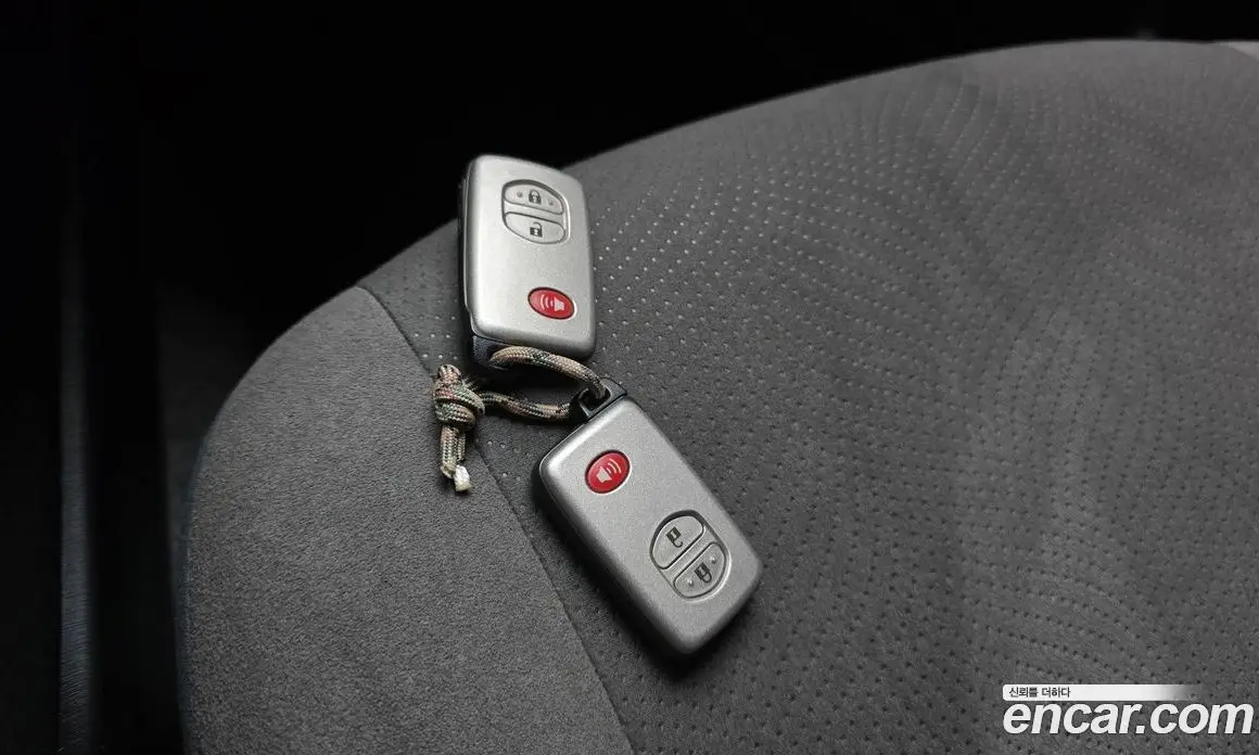 Toyota Prius 2012 1.8 автомат (гидро), фото 16 Toyota Prius 2012 1.8 автомат (гидро), фото 16