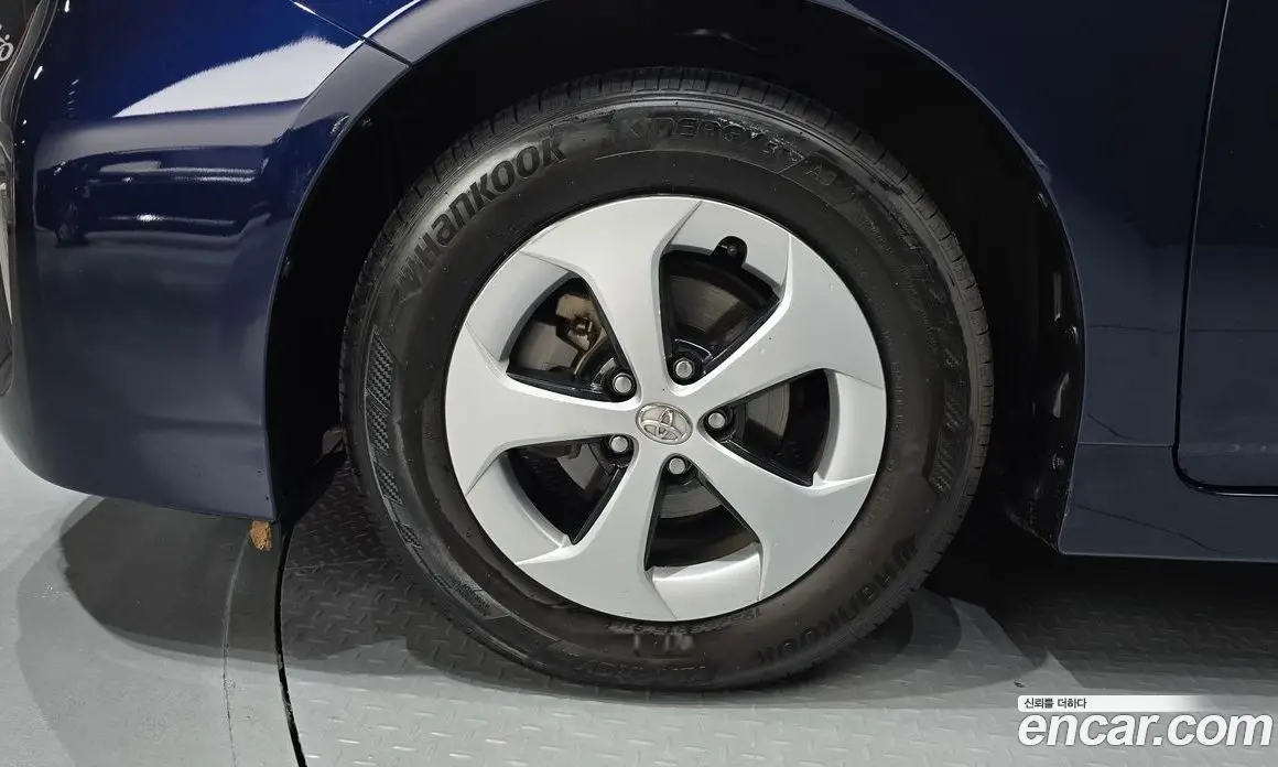 Toyota Prius 2012 1.8 автомат (гидро), фото 5 Toyota Prius 2012 1.8 автомат (гидро), фото 5