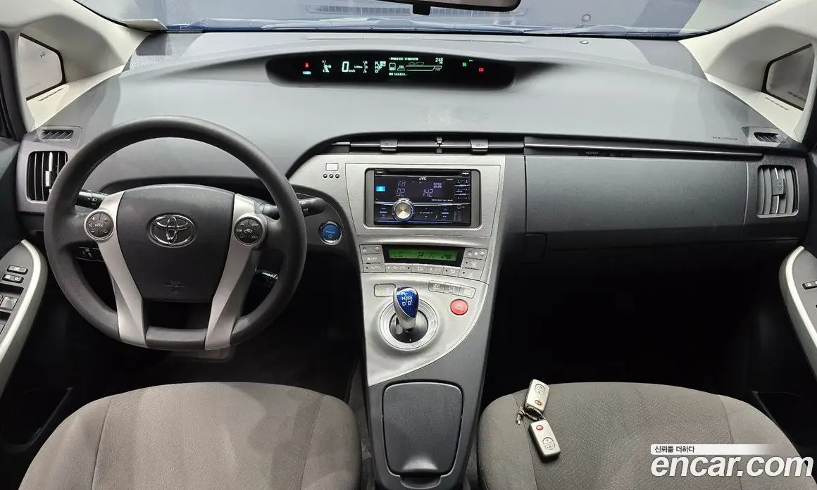 Toyota Prius 2012 1.8 автомат (гидро), фото 7 Toyota Prius 2012 1.8 автомат (гидро), фото 7