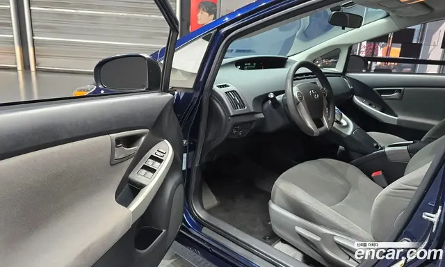 Toyota Prius 2012 1.8 автомат (гидро), миниатюра 10 Toyota Prius 2012 1.8 автомат (гидро), миниатюра 10