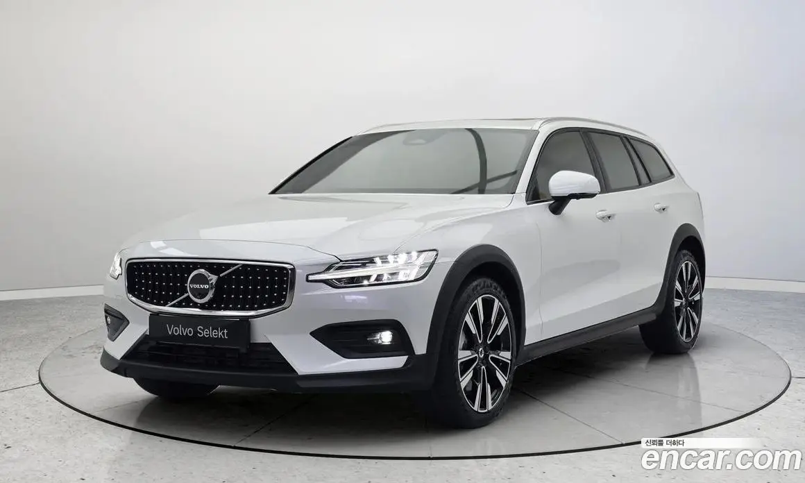 Volvo V60 2024 2.0 автомат (гидро), фото 1 Volvo V60 2024 2.0 автомат (гидро), фото 1