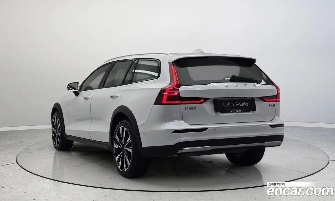 Volvo V60 2024 2.0 автомат (гидро), фото 2 Volvo V60 2024 2.0 автомат (гидро), фото 2