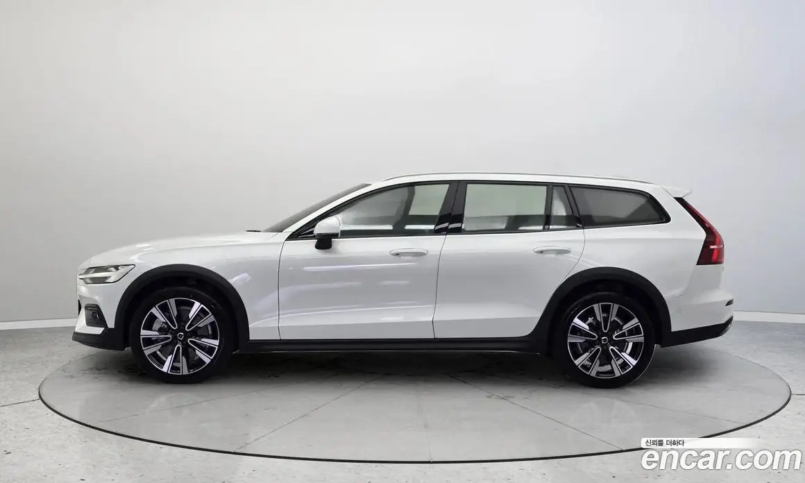 Volvo V60 2024 2.0 автомат (гидро), фото 3 Volvo V60 2024 2.0 автомат (гидро), фото 3