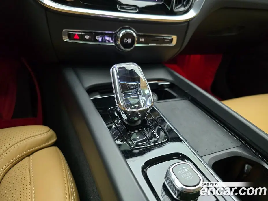 Volvo V60 2024 2.0 автомат (гидро), фото 9 Volvo V60 2024 2.0 автомат (гидро), фото 9