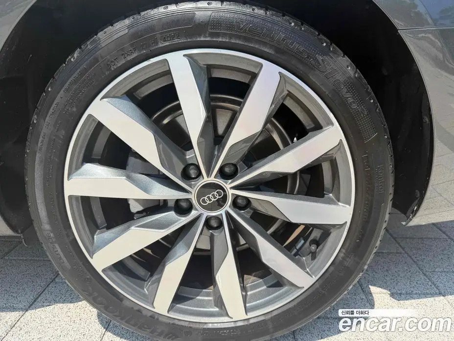 Audi A4 2023 2.0 автомат (гидро), фото 5