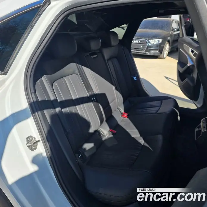 Audi A6 2021 2.0 автомат (гидро), фото 13