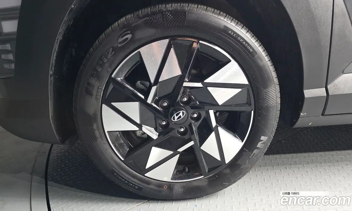 Hyundai Kona 2025 1.6 автомат (гидро), фото 5