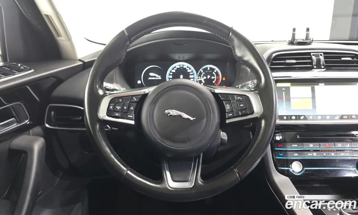 Jaguar F-Pace 2017 2.0 автомат (гидро), фото 13 Jaguar F-Pace 2017 2.0 автомат (гидро), фото 13