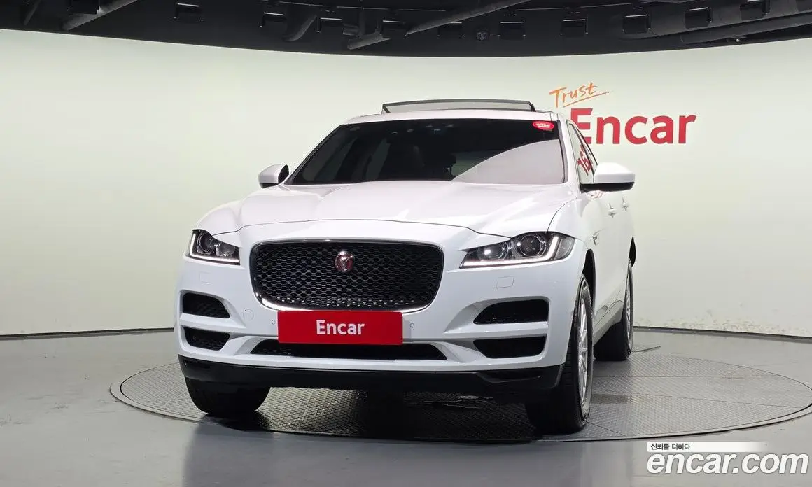 Jaguar F-Pace 2017 2.0 автомат (гидро), фото 3 Jaguar F-Pace 2017 2.0 автомат (гидро), фото 3