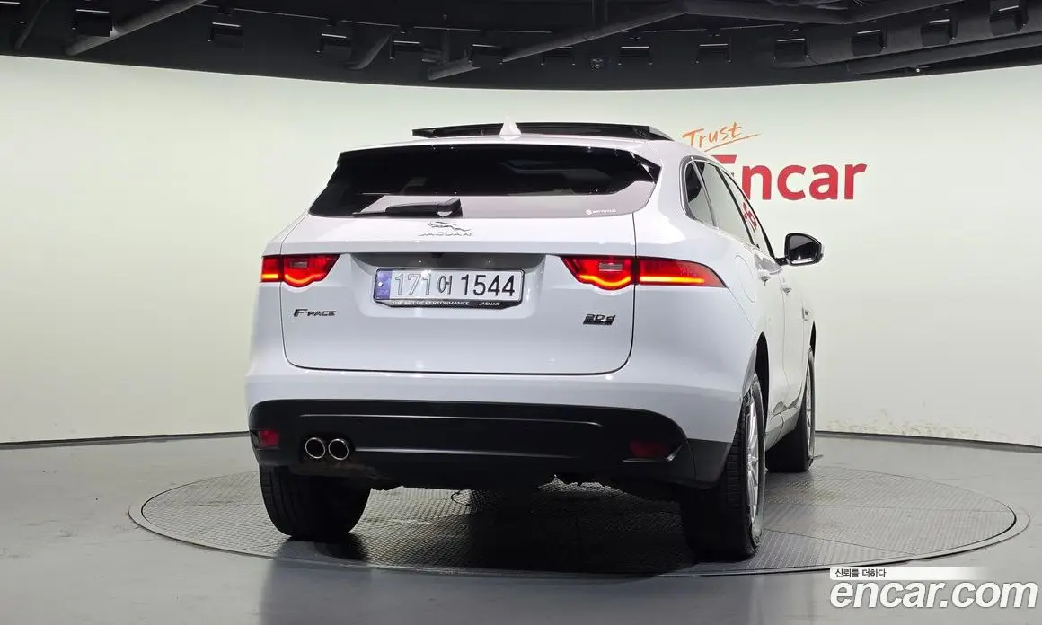 Jaguar F-Pace 2017 2.0 автомат (гидро), фото 4 Jaguar F-Pace 2017 2.0 автомат (гидро), фото 4