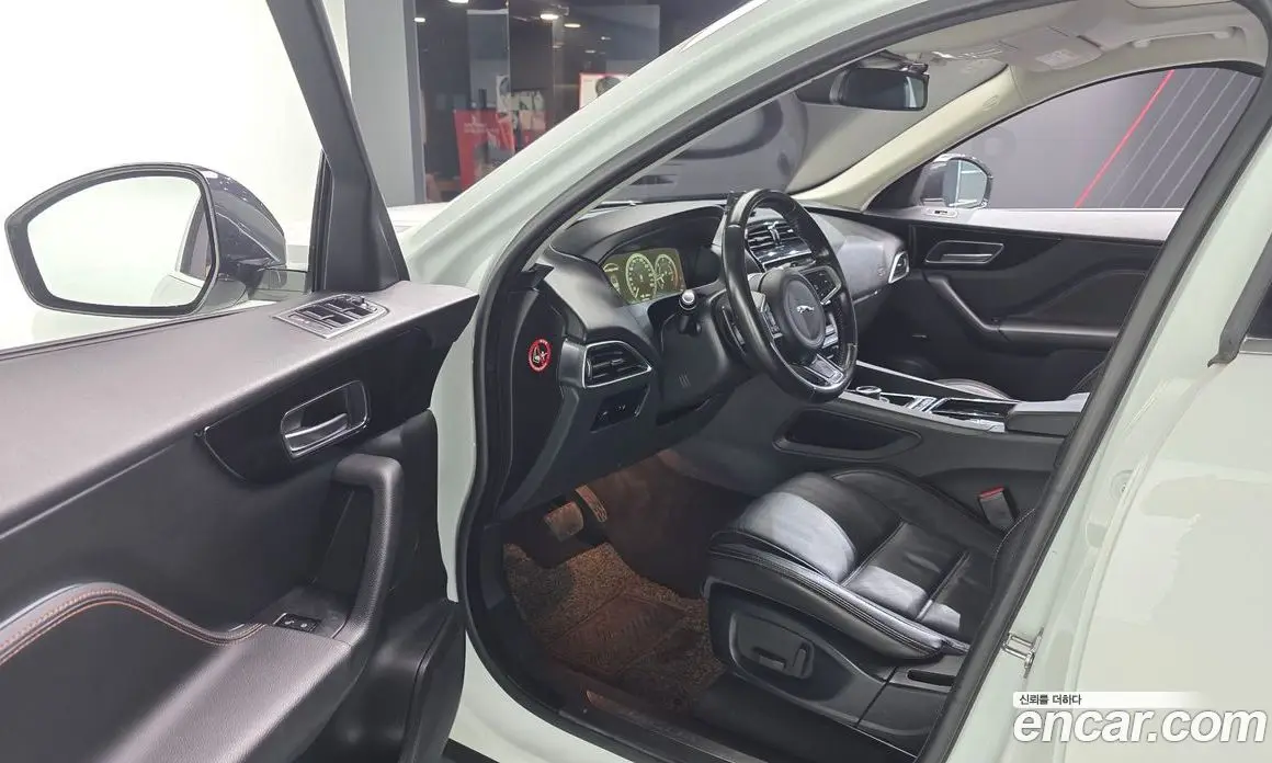 Jaguar F-Pace 2017 2.0 автомат (гидро), фото 10 Jaguar F-Pace 2017 2.0 автомат (гидро), фото 10