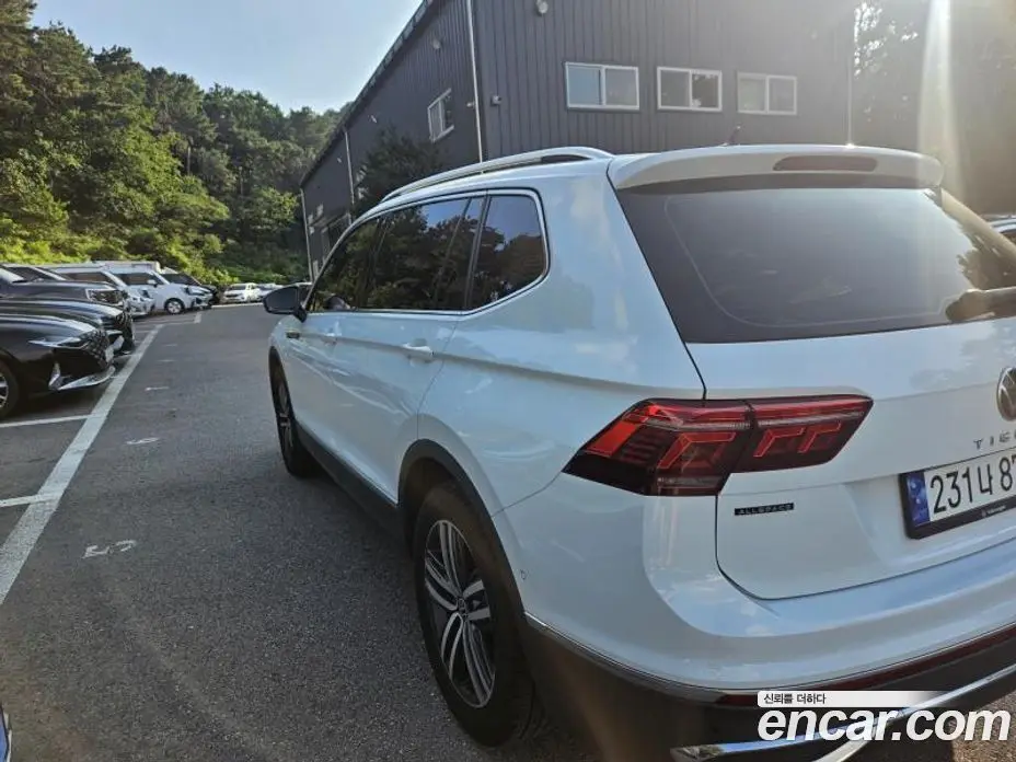 Volkswagen Tiguan 2023 2.0 автомат (гидро), фото 6 Volkswagen Tiguan 2023 2.0 автомат (гидро), фото 6