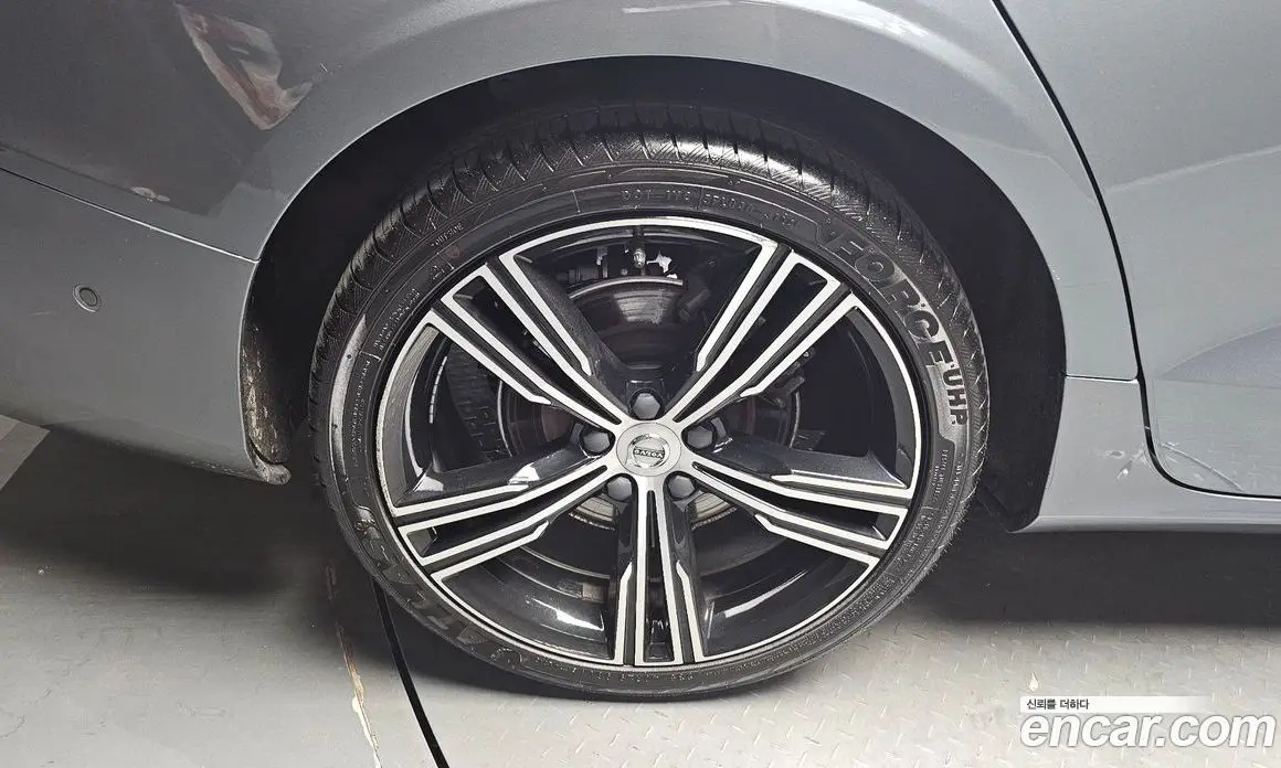 Volvo S60 2021 2.0 автомат (гидро), фото 5 Volvo S60 2021 2.0 автомат (гидро), фото 5