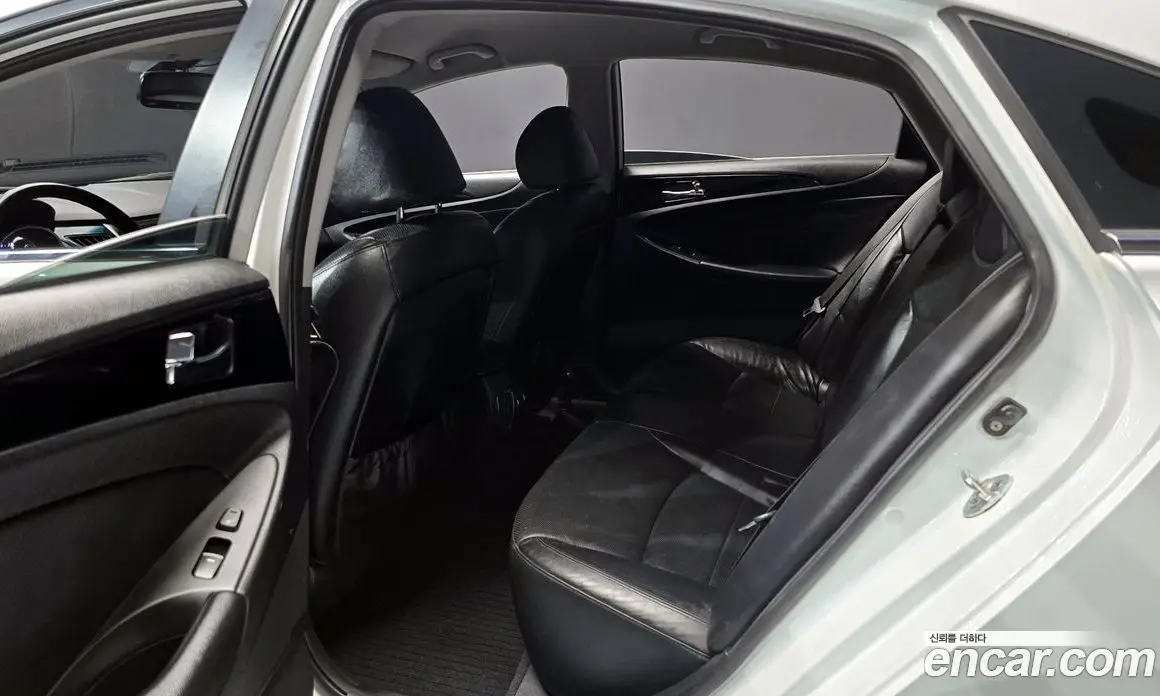 Hyundai Sonata 2010 2.0 автомат (гидро), фото 12