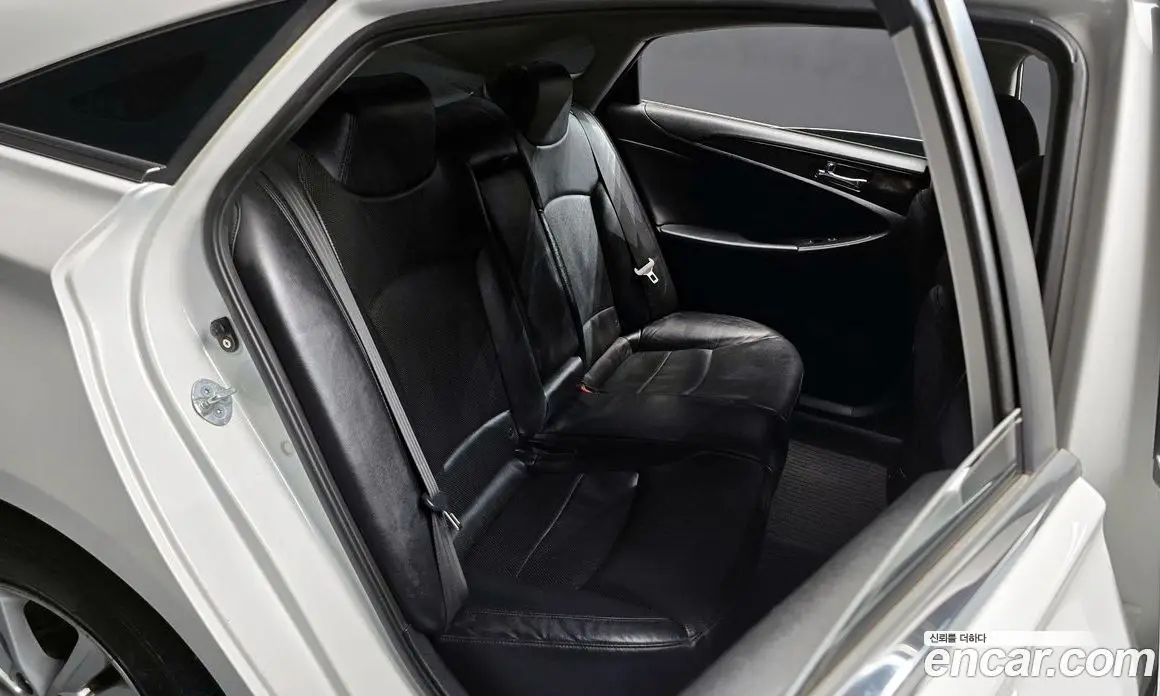 Hyundai Sonata 2010 2.0 автомат (гидро), фото 13