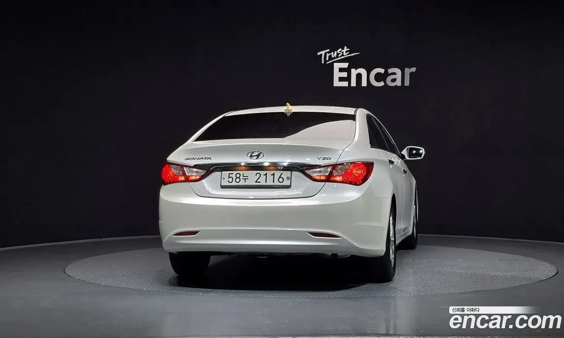 Hyundai Sonata 2010 2.0 автомат (гидро), фото 4