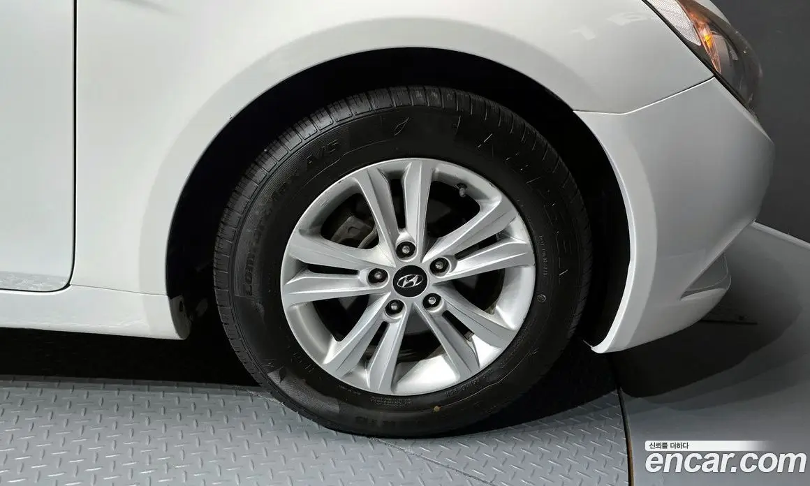 Hyundai Sonata 2010 2.0 автомат (гидро), фото 5
