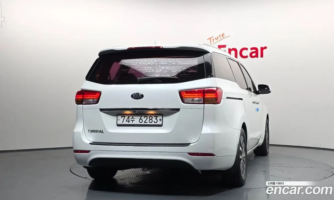 Kia Carnival 2017 2.2 автомат (гидро), фото 4