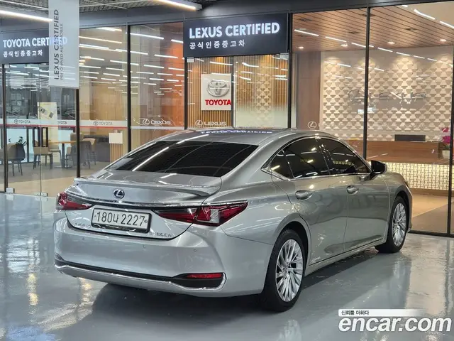 Lexus ES 2021 2.5 автомат (вариатор), миниатюра 2
