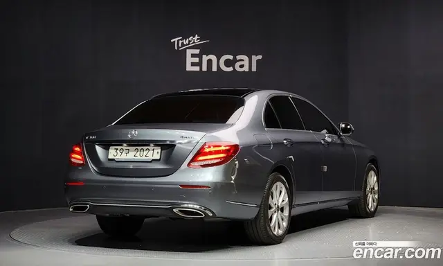 Mercedes-Benz E-Class 2019 2.0 автомат (гидро), миниатюра 2