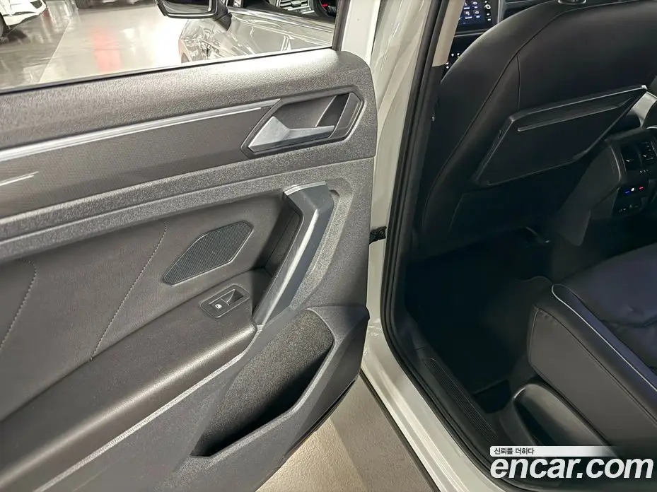 Volkswagen Tiguan 2020 2.0 автомат (гидро), фото 18 Volkswagen Tiguan 2020 2.0 автомат (гидро), фото 18