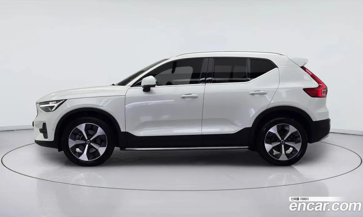 Volvo XC40 2022 2.0 автомат (гидро), фото 2 Volvo XC40 2022 2.0 автомат (гидро), фото 2