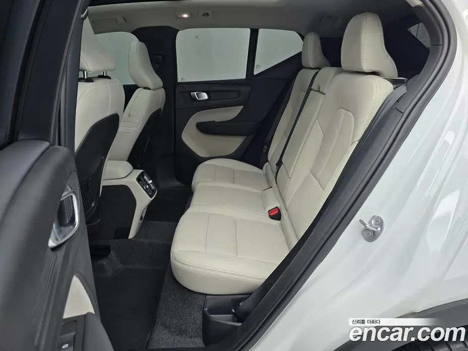 Volvo XC40 2022 2.0 автомат (гидро), фото 15 Volvo XC40 2022 2.0 автомат (гидро), фото 15