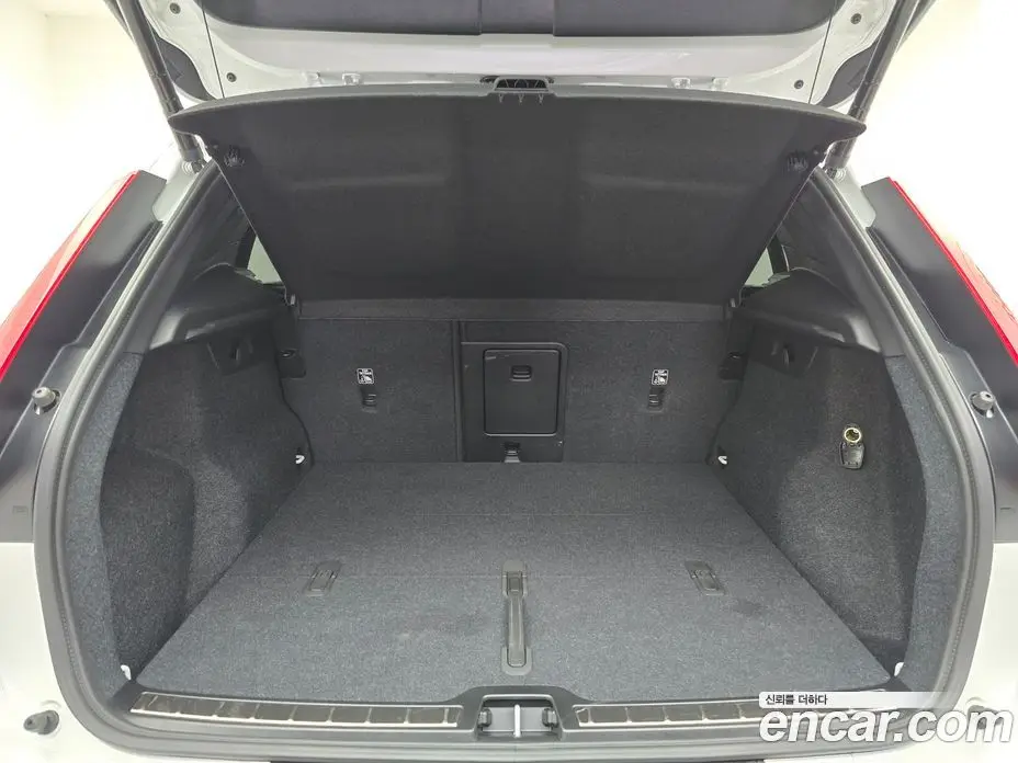 Volvo XC40 2022 2.0 автомат (гидро), фото 16 Volvo XC40 2022 2.0 автомат (гидро), фото 16