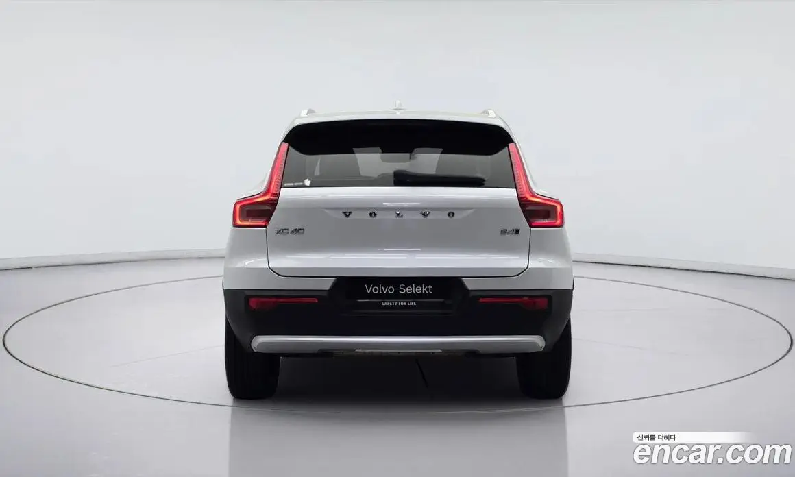 Volvo XC40 2022 2.0 автомат (гидро), фото 4 Volvo XC40 2022 2.0 автомат (гидро), фото 4