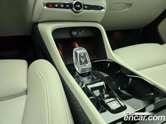 Volvo XC40 2022 2.0 автомат (гидро), миниатюра 9 Volvo XC40 2022 2.0 автомат (гидро), миниатюра 9