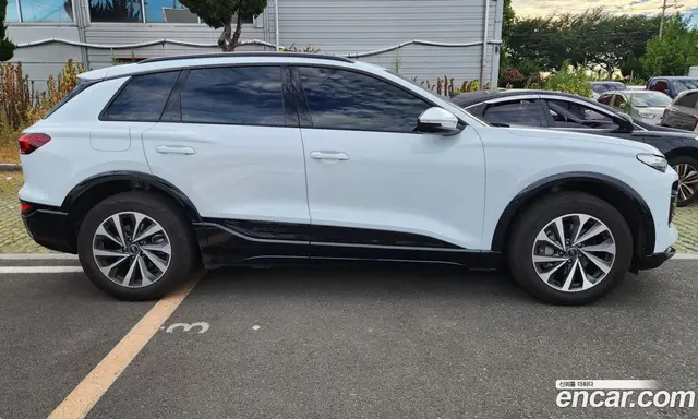 Audi Q6 e-tron 2025 0.2 автомат (гидро), миниатюра 3