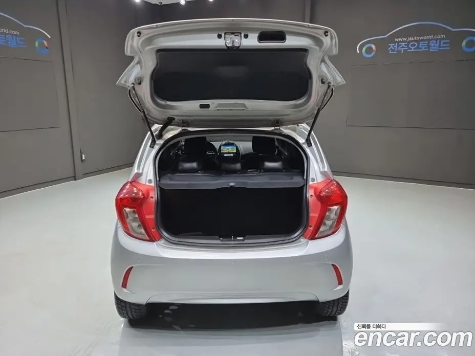 Chevrolet Spark 2016 1.0 автомат (гидро), фото 19