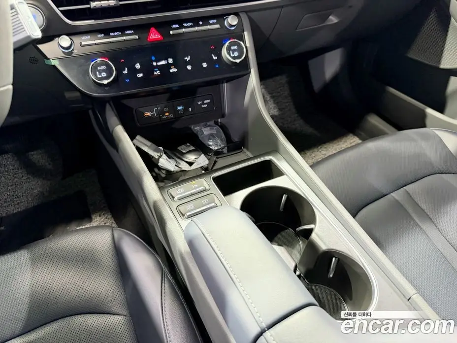 Hyundai Sonata 2024 1.6 автомат (гидро), фото 11