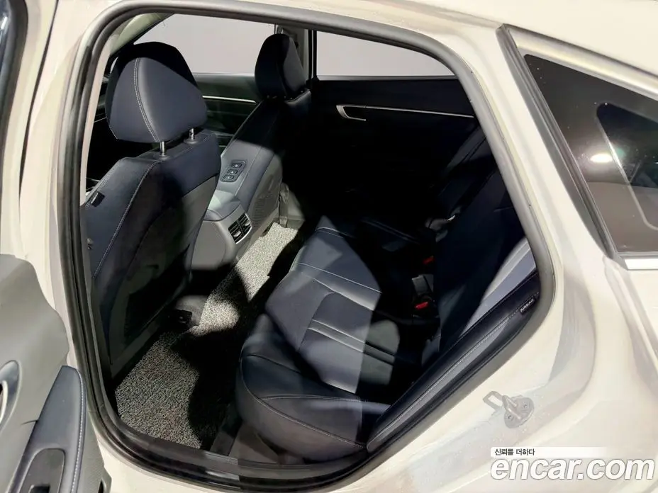 Hyundai Sonata 2024 1.6 автомат (гидро), фото 5