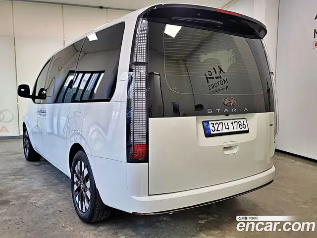 Hyundai Staria 2022 2.2 автомат (гидро), миниатюра 2