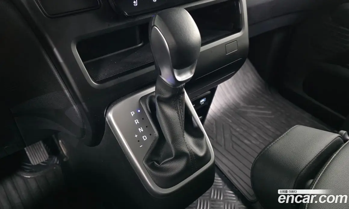 Hyundai Staria 2024 1.6 автомат (гидро), фото 9