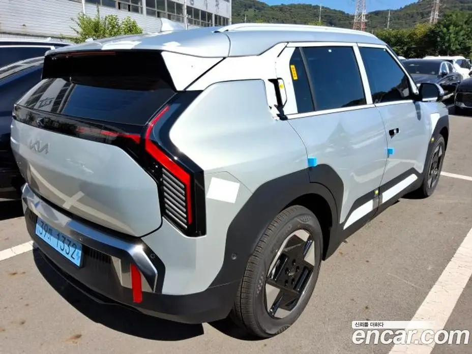 Kia EV3 2026 0.4 автомат (гидро), фото 2 Kia EV3 2026 0.4 автомат (гидро), фото 2