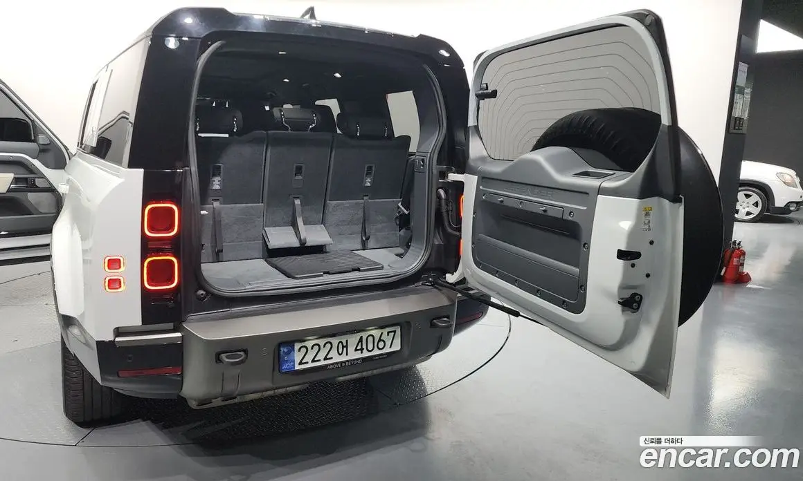 Land Rover Defender 2023 3.0 автомат (гидро), фото 20 Land Rover Defender 2023 3.0 автомат (гидро), фото 20