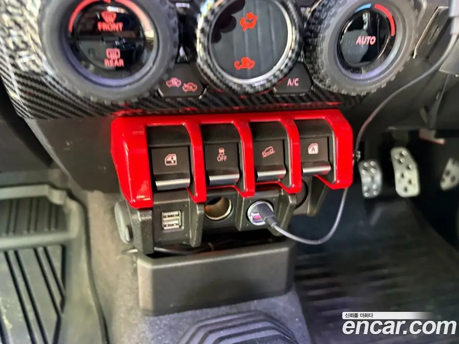 Suzuki Jimny 2024 1.4 механика, фото 13
